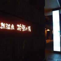 写真の左側にローソンがありました