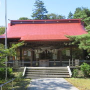 市街地の山上にあります