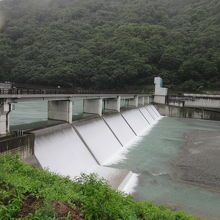 2023年竣工予定の美和ダム再開発事業の一環の分派堰