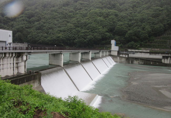 三峰堰 (長谷湖)