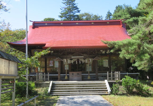 市街地の山上にあります