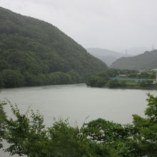 静かで美しい湖面