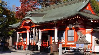 朱色が美しい深志神社