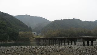 めずらしい3本の橋脚で支えられた沈下橋