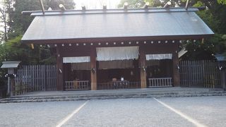 静かな神社　伊勢山皇大神宮