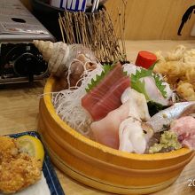 お刺身、少し食べてしまいました。失礼