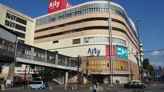 駅直結のビル