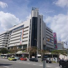 那覇市中心の大型複合商業施設