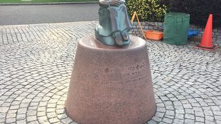 山下公園の赤い靴はいてた女の子像！