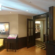 朝食のビュッフェ会場