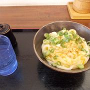 国道沿いで利用しやすいセルフうどんのお店です。