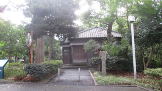 ずいぶんと質素な建物です。