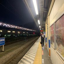 京王線とJR中央線の乗り換え駅です。