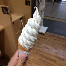 真っ白でデカイ