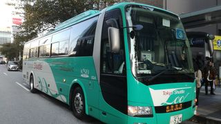 窮屈、混んでるが既存のリムジンバスの半額以下