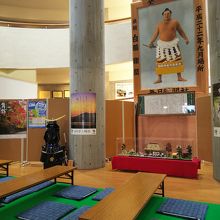 無料休憩スペースは小上がりもある