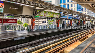 駅周辺はそれなりに栄えていますが、使えそうなレストランなどはありません。