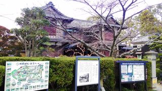 松坂城跡公園の中にある資料館