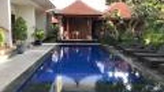 ネサ サヌール ホテル