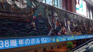 カフェは早くから開いています