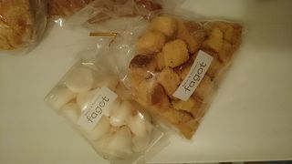 朝食のパンを購入