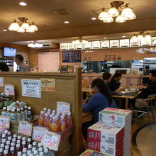 道の駅にある食堂です。特徴としてラーメンが売りの食堂です。