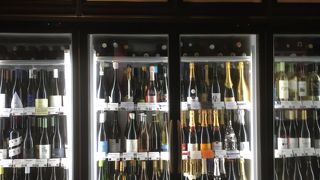 料理も美味しいワインの店