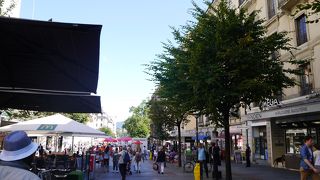 レマン湖へと続く道