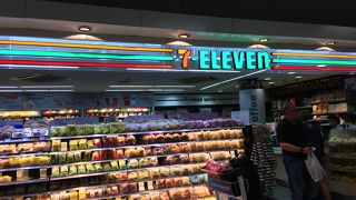 セブンイレブンは各フロアーにある感じです