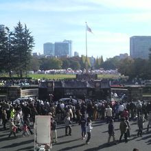 イチョウ並木のほど近くでやっていました