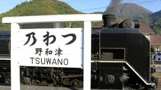 土曜日、日曜日、祝日にはＳＬやまぐち号に逢えます。