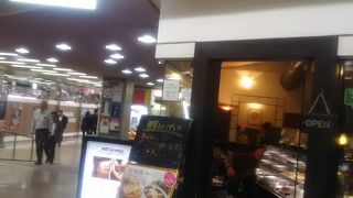 新橋駅前のニュー新橋ビルの一階でゆっくりとお茶が飲めた