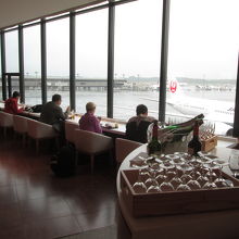 成田空港国際線 JALサクララウンジ