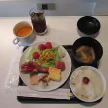 成田空港国際線 JALサクララウンジ