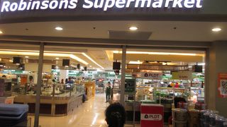 １階にスーパーマーケットが併設