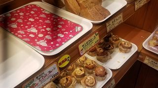 メロンパンとバターロール