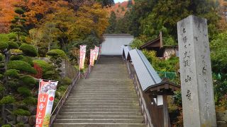 最高の天気に恵まれ、五大堂まで登りました。