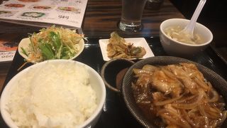 夜の定食もごはんお代わり自由