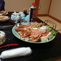 鍋用の蟹。左奥には、蟹味噌。１つに２人前が入っています。