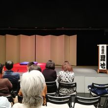 写真撮影・録画・録音禁止です。映画と一緒ですね。