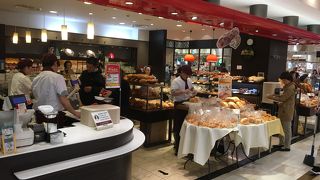 出来立てパンを試食