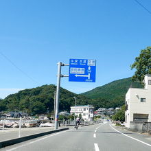 宮田漁港に入る