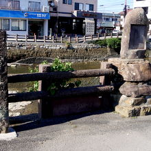 キリシタン殉教碑　橋ができる200年前