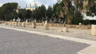 ピュルサの丘にあり、無料のトイレを借りました。