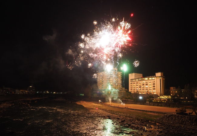 間近で見れる花火