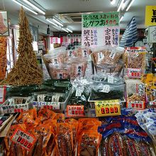 カツオのお土産等、ひととおりそろってます。