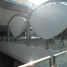 東横線ホームの象徴だった外壁を再現させた意匠が懐かしい。