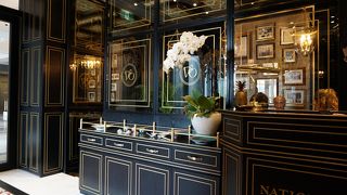 素敵なお店でシンガポール料理！絵画鑑賞とセットで