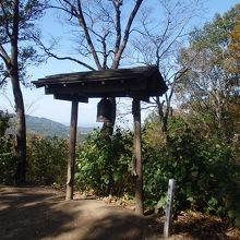 鐘撞堂山山頂にある鐘