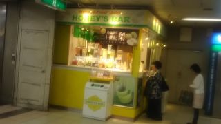 新木場の駅のハニーズバーです